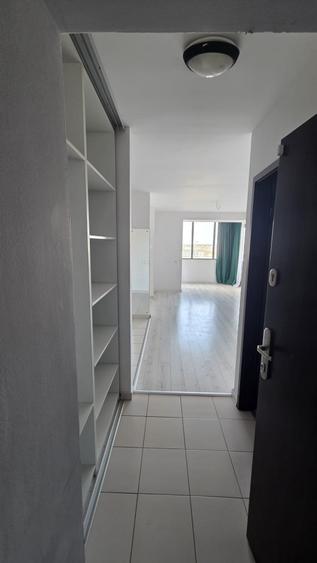 Apartament cu 3 camere decomandat în Berceni