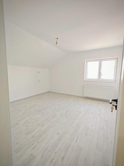 Casă individuală cu 4 camere cu Teren 360 Mp în Periferie