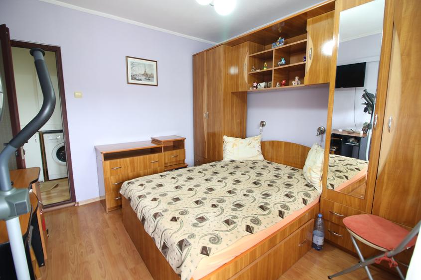 Apartament cu 2 camere decomandat în Micro 18