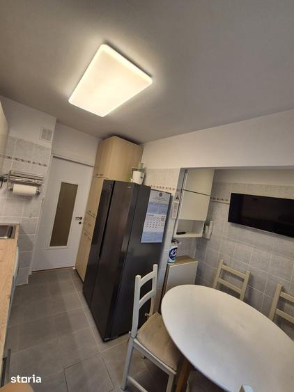 Apartament cu 4 camere decomandat, mobilat în Berceni