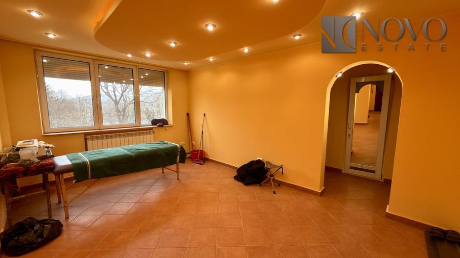 Apartament cu 3 camere semidecomandat în 1 Decembrie 1918