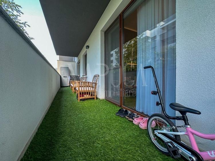 Apartament cu 3 camere semidecomandat în Europa