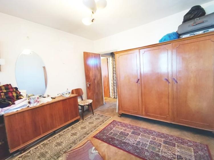 Apartament cu 3 camere semidecomandat în Bucureștii Noi