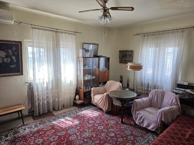 Apartament cu 3 camere în P-ța Victoriei