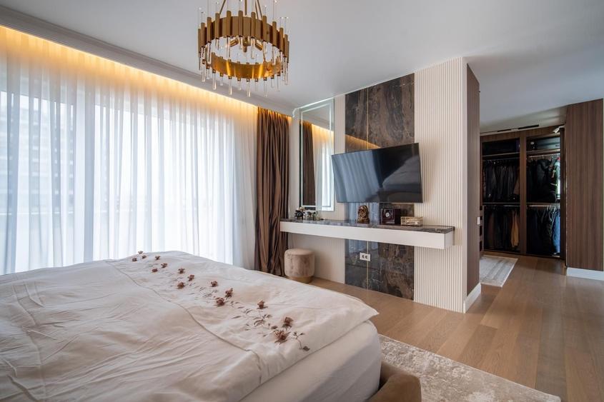 Duplex cu 8 camere cu Canalizare în Central