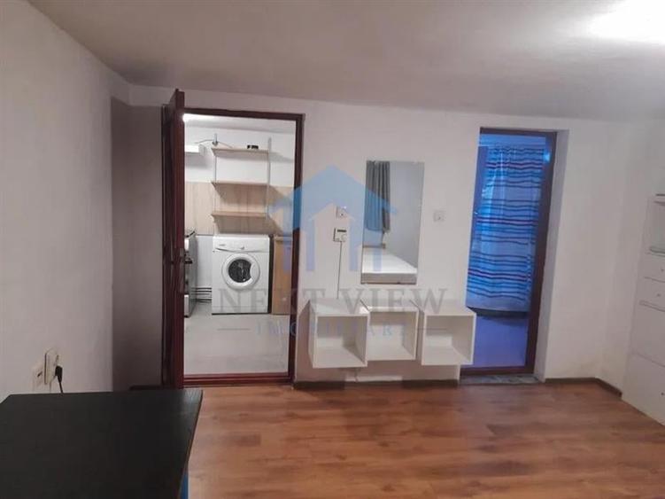 Garsonieră decomandată în Gruia