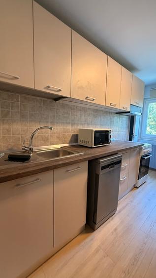 Apartament cu 3 camere decomandat în Aviației