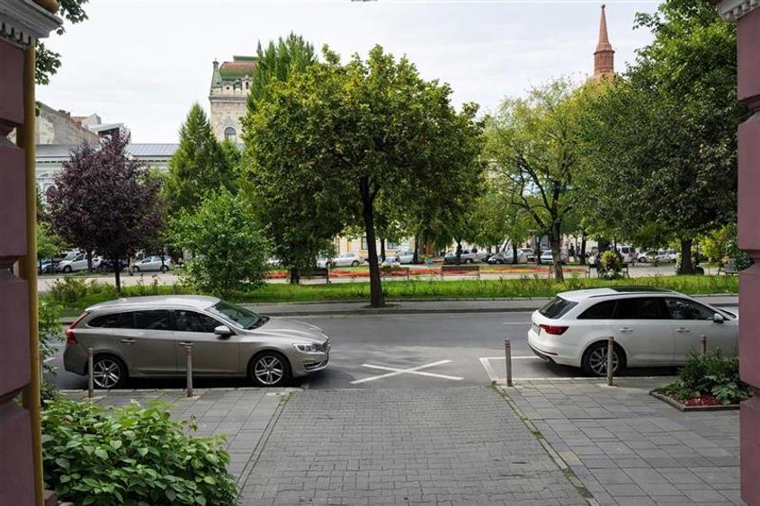 Casă individuală cu 4 camere cu Teren 150 Mp în Central