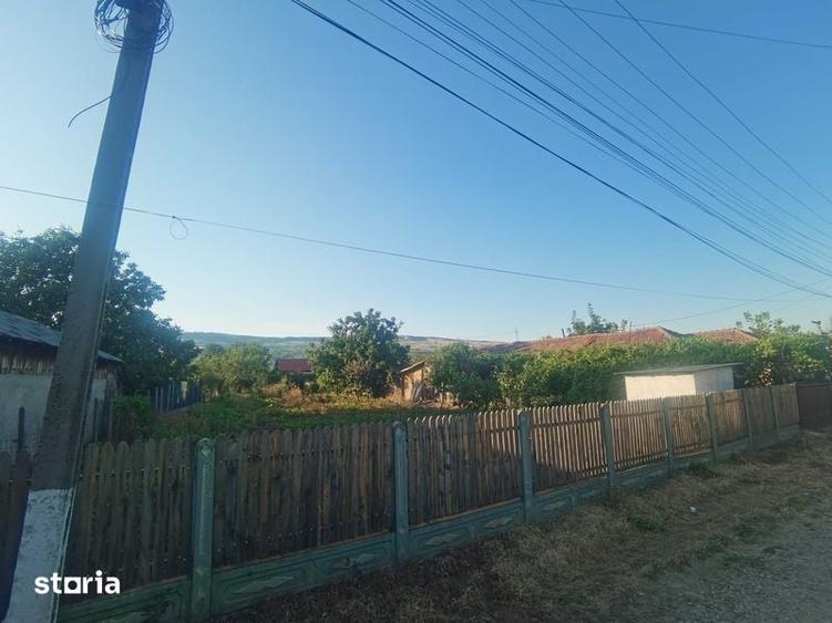 Vand loc de casa , intravilan, in comuna Pietroasele! - 1