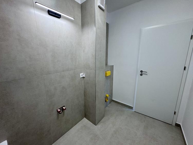 Apartament cu 3 camere semidecomandat în Florești