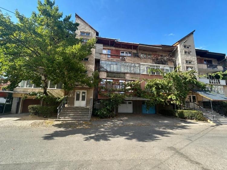 Apartament cu 3 camere decomandat, mobilat în Ultracentral