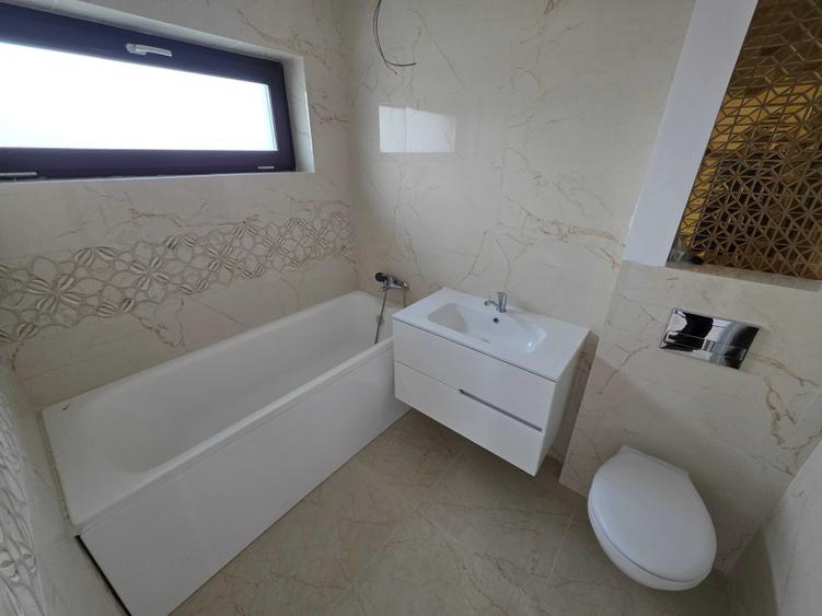 Casă cu 3 camere în Valea Adâncă