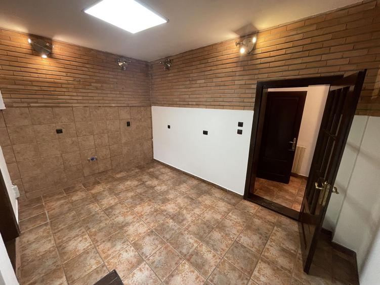 Casă individuală cu 6 camere cu Canalizare în Circumvalațiunii