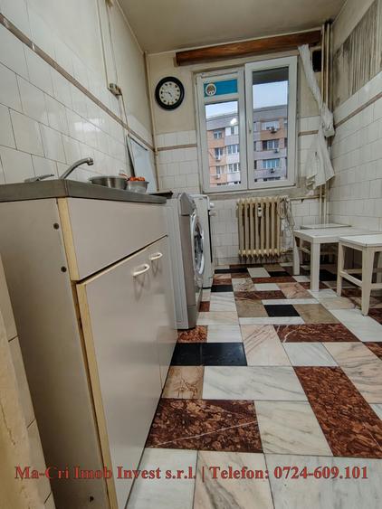 Apartament cu 3 camere semidecomandat în Obor