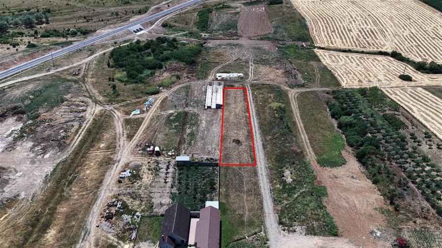 Teren Construcții intravilan de 1232 mp, în Cheriu