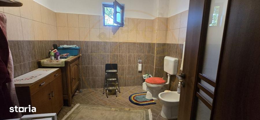 Casă cu 6 camere cu Canalizare în Sud