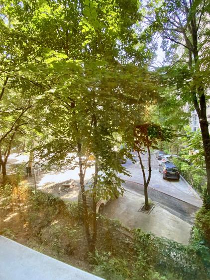 Apartament cu 4 camere semidecomandat, mobilat în Tineretului