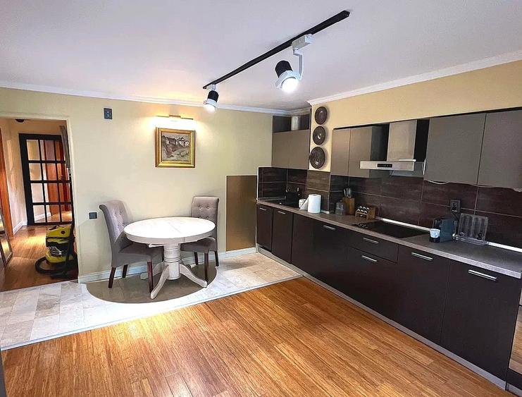 Apartament cu 3 camere decomandat, mobilat în Calea Călărașilor