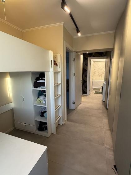 Apartament cu 4 camere decomandat în Central