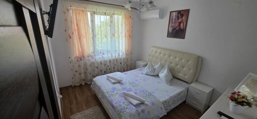 Casă individuală cu 6 camere cu Canalizare în Malu Mare