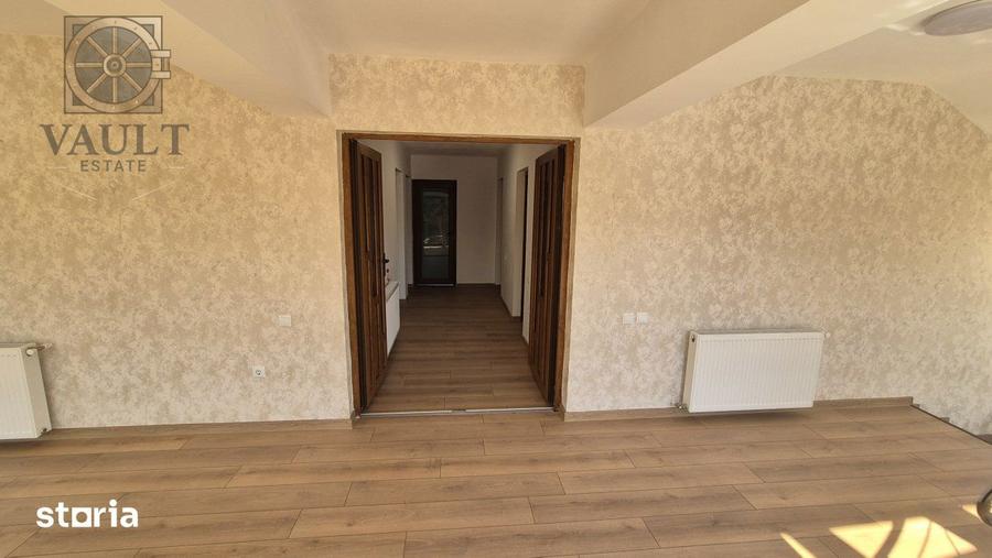 Casă cu 9 camere cu Teren 510 Mp în Crevedia