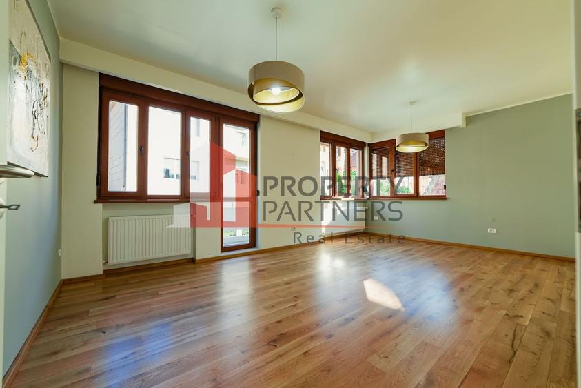 Apartament cu 4 camere decomandat în Central