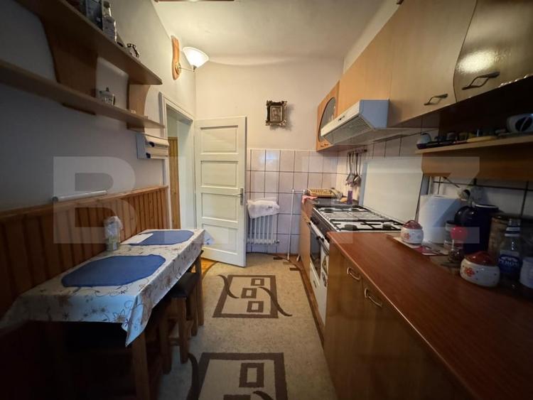 Casă individuală cu 6 camere cu Garaj în Hunedoara