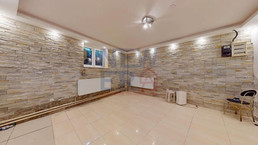 Casă individuală cu 9 camere cu Canalizare în Eminescu