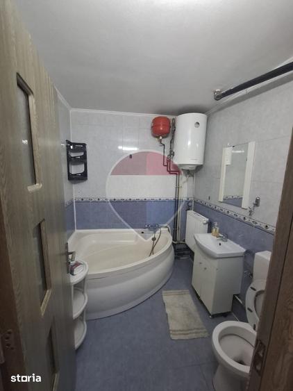 Apartament cu 3 camere, mobilat în Central