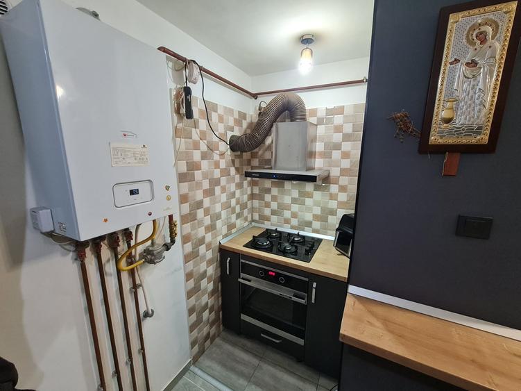 Apartament cu 2 camere semidecomandat în Rovine