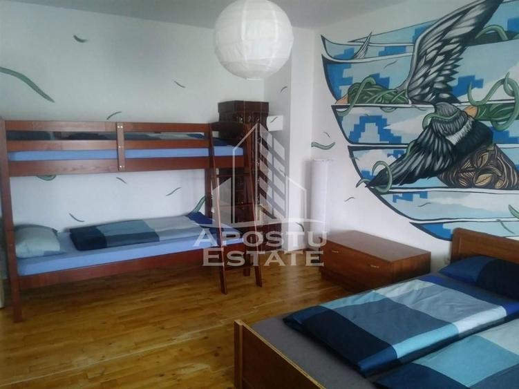 Casă individuală cu 8 camere cu Canalizare în Eșelnița