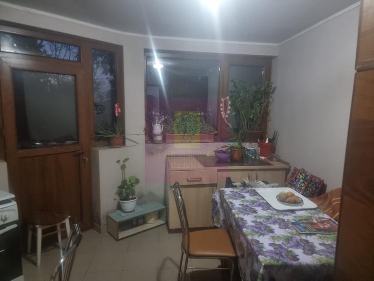 Casă cu 7 camere cu Teren 1500 Mp în Islaz