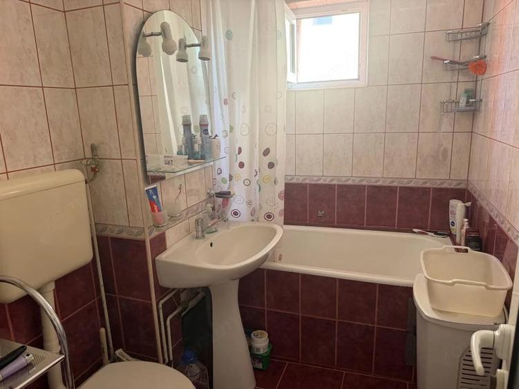 Apartament cu 4 camere decomandat în Ștrand