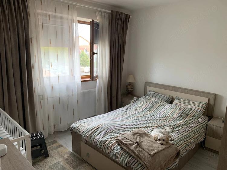 Apartament cu 3 camere semidecomandat în Grădiște