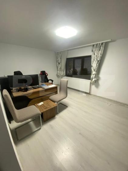 Apartament cu 5 camere decomandat, mobilat în Micro 3