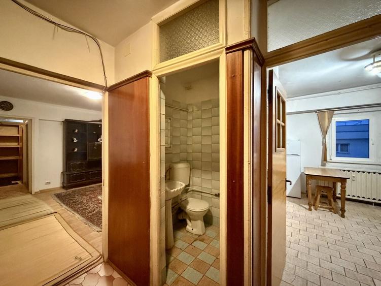 Apartament cu 3 camere semidecomandat în Aviației