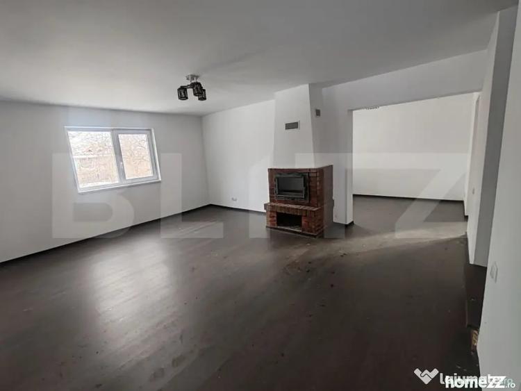 Casă cu 7 camere cu Teren 603 Mp în Central