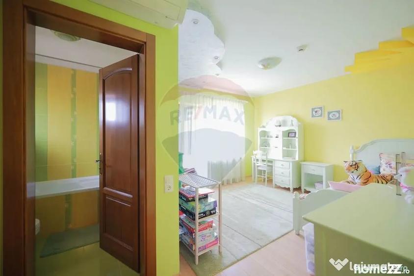 Casă cu 5 camere cu Teren 1000 Mp în Sânmartin
