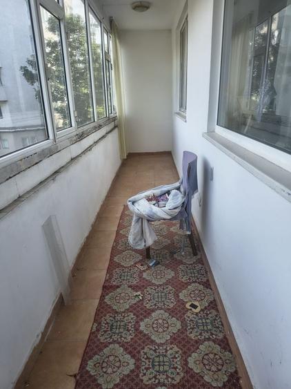 Apartament cu 3 camere semidecomandat în Tomis I