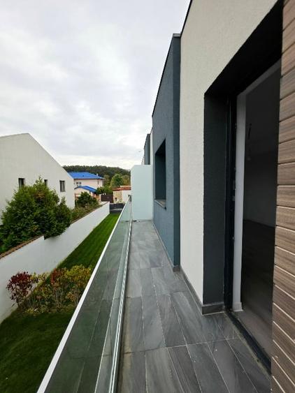 Duplex cu 5 camere cu Canalizare în Corbeanca