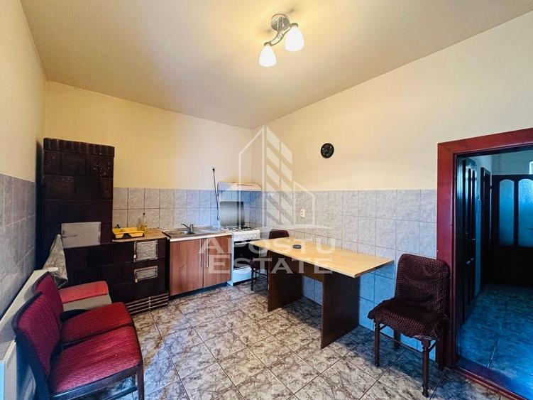 Casă individuală cu 5 camere cu Canalizare în Central
