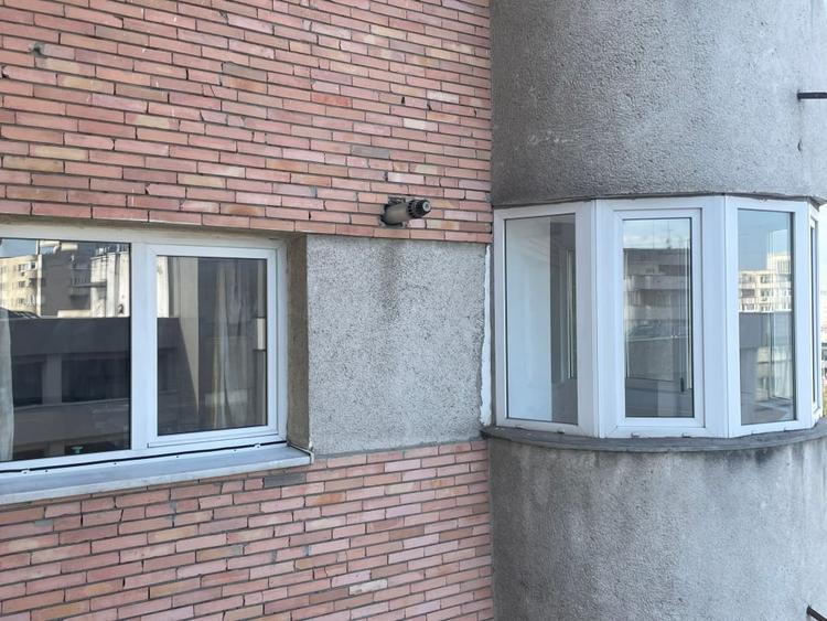 Apartament cu 4 camere decomandat, mobilat în Central