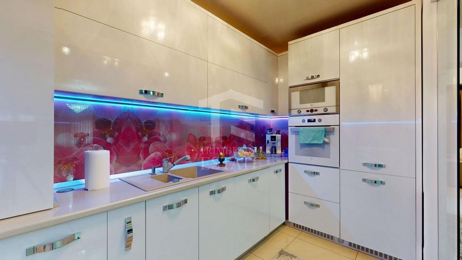 Apartament cu 3 camere semidecomandat, mobilat în Baba Novac