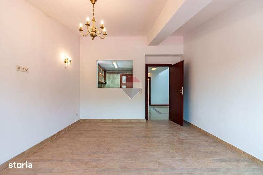 Casă cu 4 camere în Ferentari