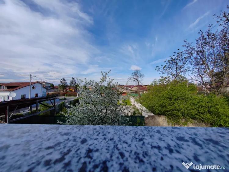 Casă cu 5 camere cu Teren 400 Mp în Bereasca