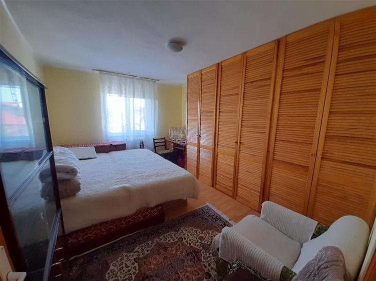 Casă cu 5 camere cu Teren 396 Mp în Traian