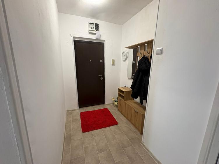 Apartament cu 3 camere decomandat, mobilat în P-ța Reșița