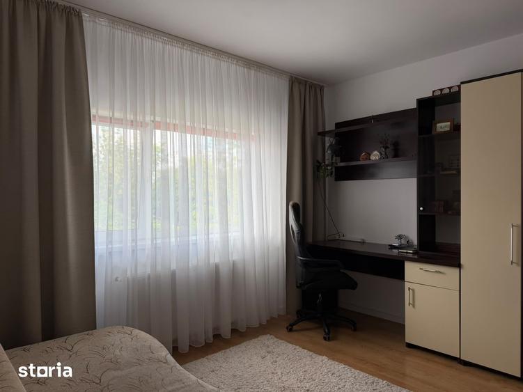 Casă cu 4 camere cu Teren 1000 Mp în Bănești
