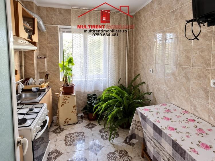 Apartament cu 3 camere semidecomandat în Vest