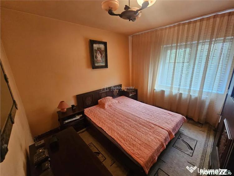 Apartament cu 4 camere decomandat în Central